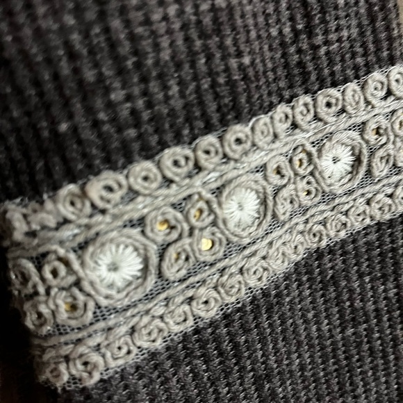 POL-Women’s LS NWT Charcoal and Light Gray Lace Top Size S - Picture 5 of 10